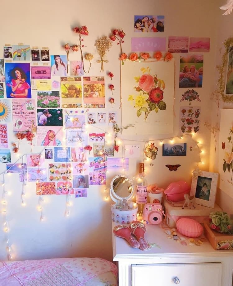Coquette bedroom with sunset lamp and photo collage